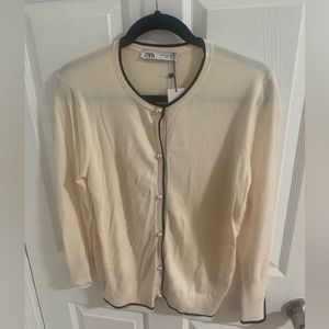 NWT Zara Cream Cardigan with pearl buttons in a size XL